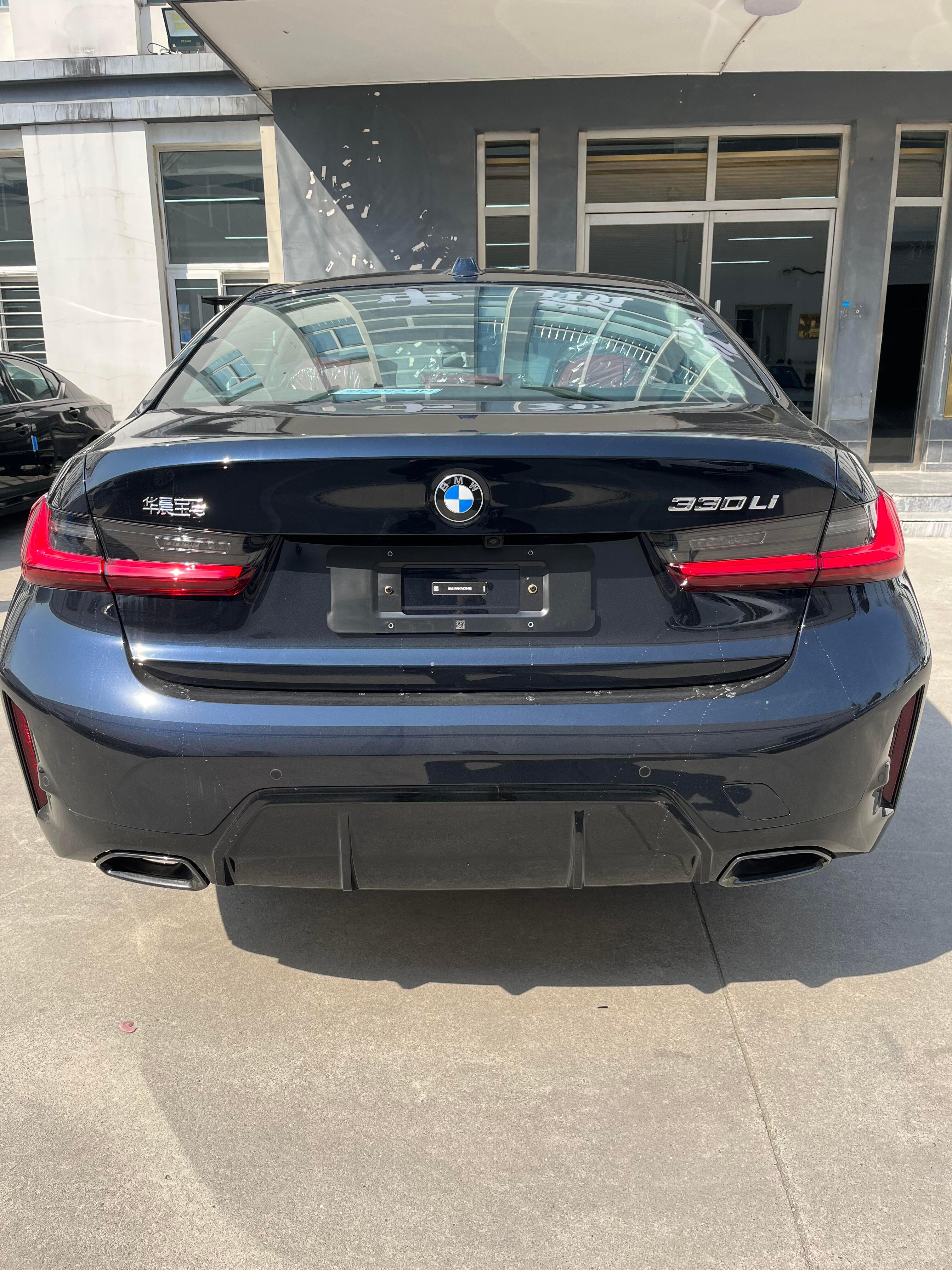 天又塌了头他老铁们❗️现在全款22.2万就可以直接拿下宝马330的长轴曜夜版本了