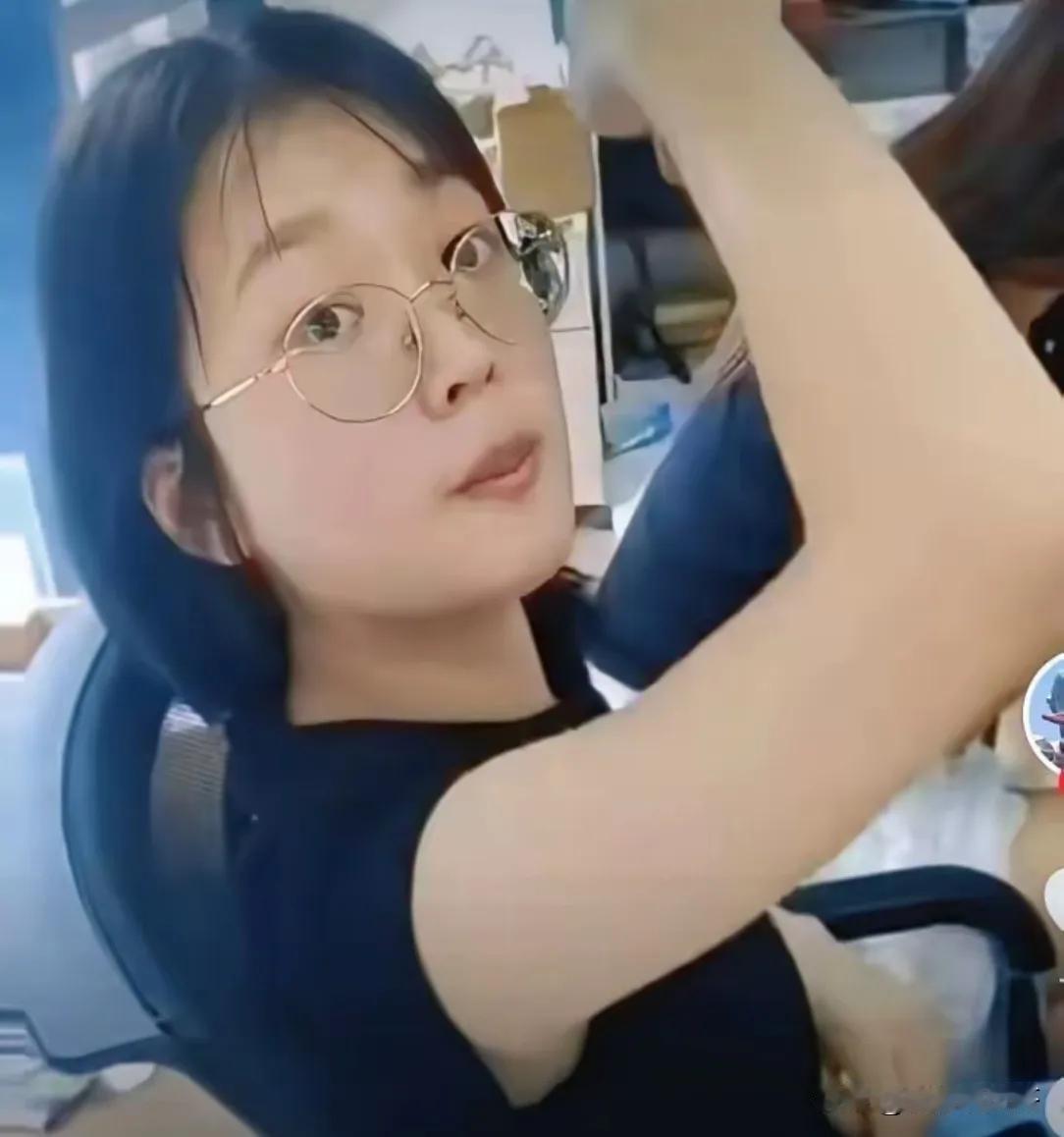 杭州外卖员被女子白嫖后恶意投诉，全网讨伐当事人的无耻，却更该追问：平台才是矛盾根