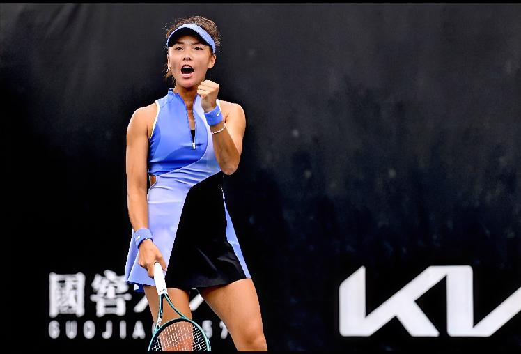 乍一看，还以为是中威呢？哈哈，大家觉得袁悦这个造型像不像大威廉姆斯[捂脸哭]