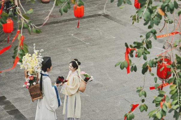 元宵佳节来临，海口府城依旧热闹非凡，尤其是装马匹巡游这个活动，直接看到了海南人的