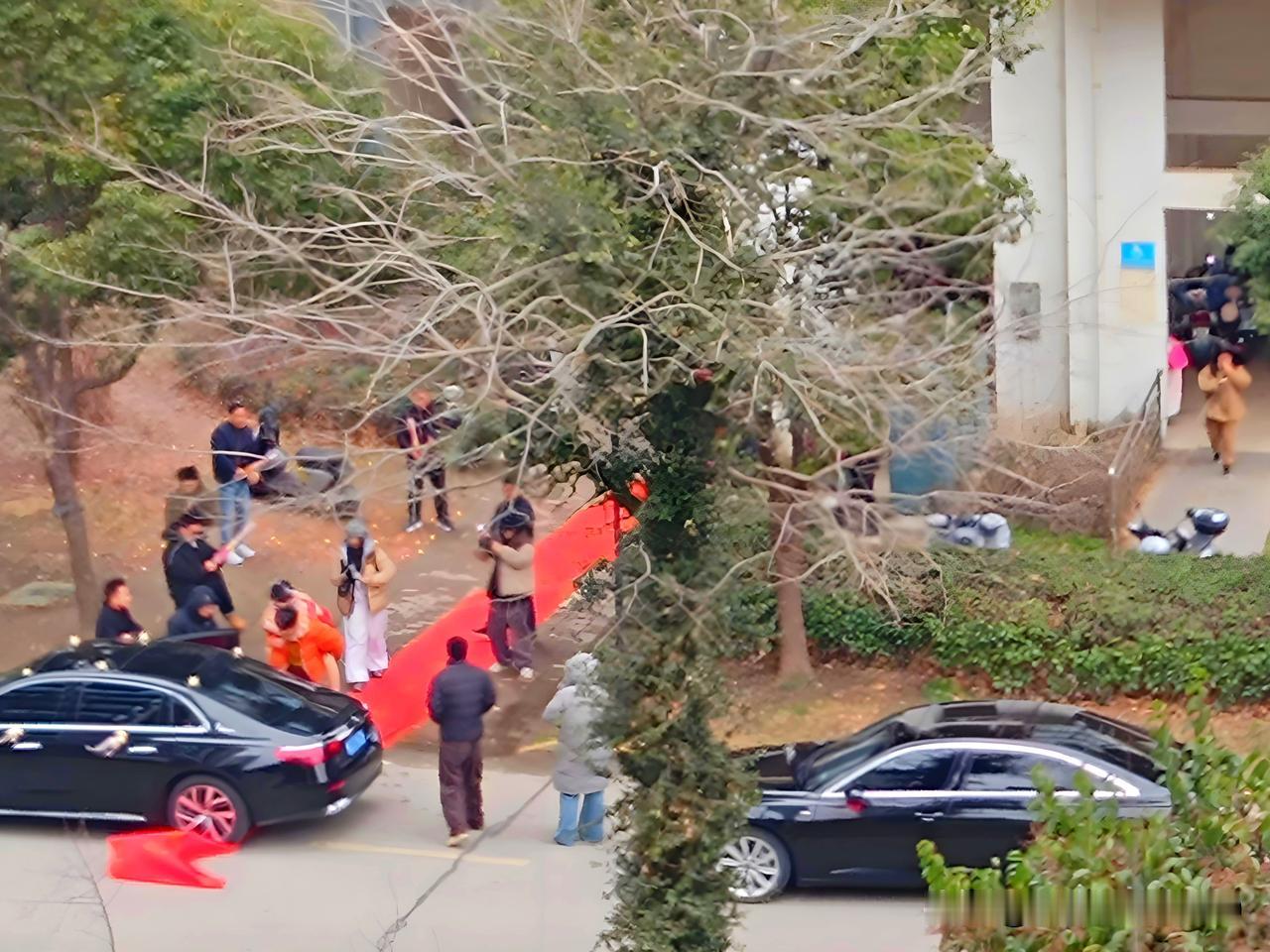 哎！这么好的日子...可惜了！便宜了这小子！