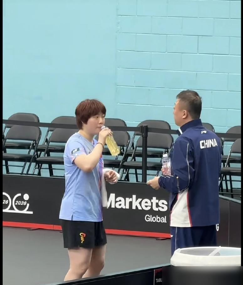 孙颖莎教练邱贻可雷打不动，蒯曼却被转手了，国乒这波操作，真不算偏心？邱贻可