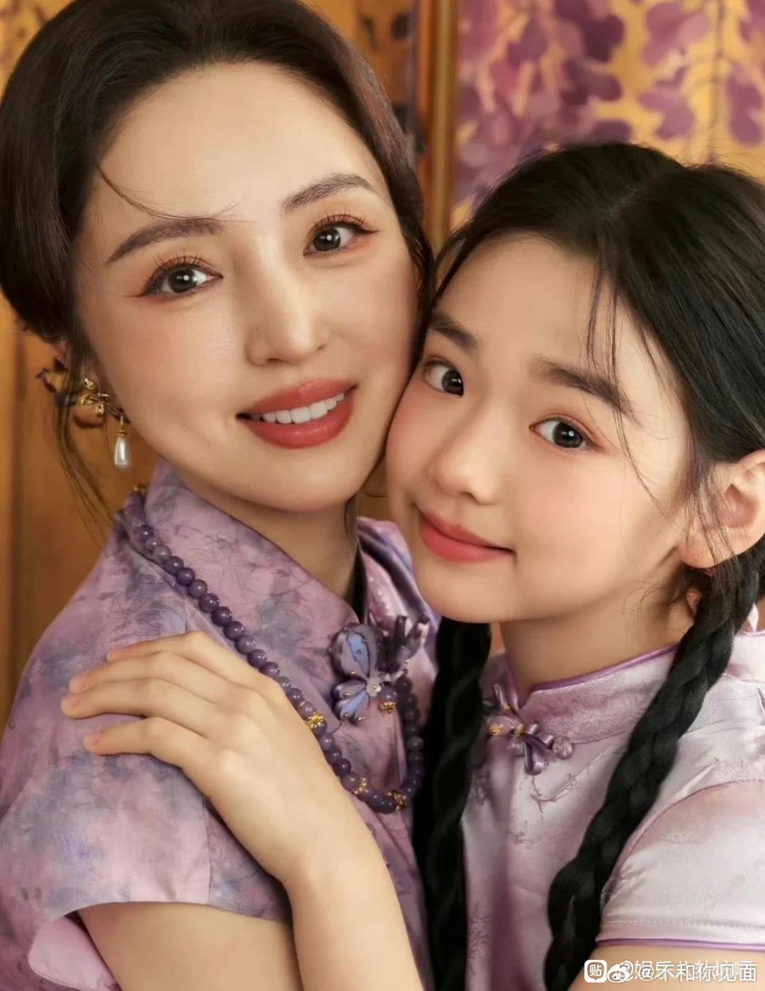 董璇的女儿以后大了，一定不得了现在娱乐圈也太卷了吧！小酒窝才9岁，刚上小学的年纪