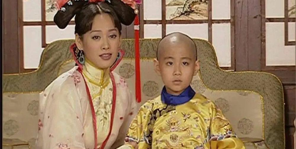 1661年2月，孝庄太后端着一碗“毒药”，颤颤巍巍地走到顺治帝面前：“为了保全大
