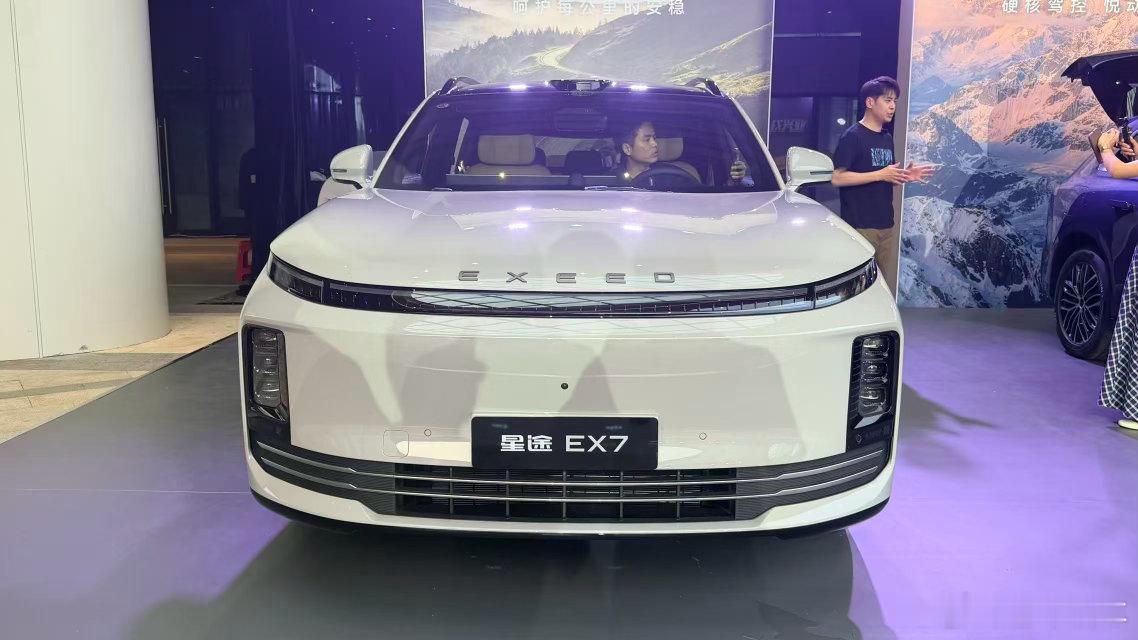 这就是在星途星纪元ET上面升级而来的产品，其实大大方方说出来没啥。本身就是把