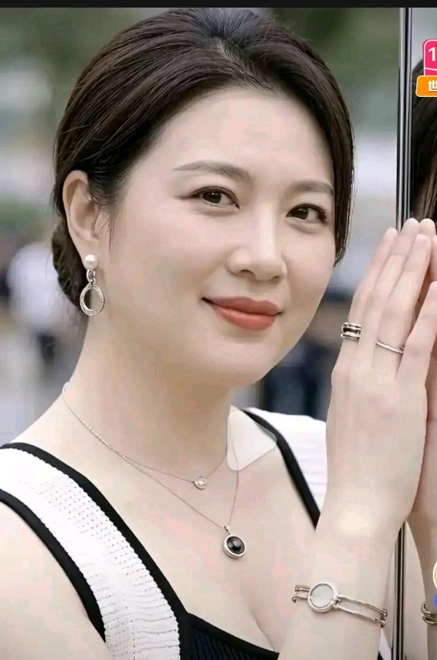 骨子里大气的女人，就像夜空中最亮的星，可遇不可求。我认识一位这样的女性，她在工