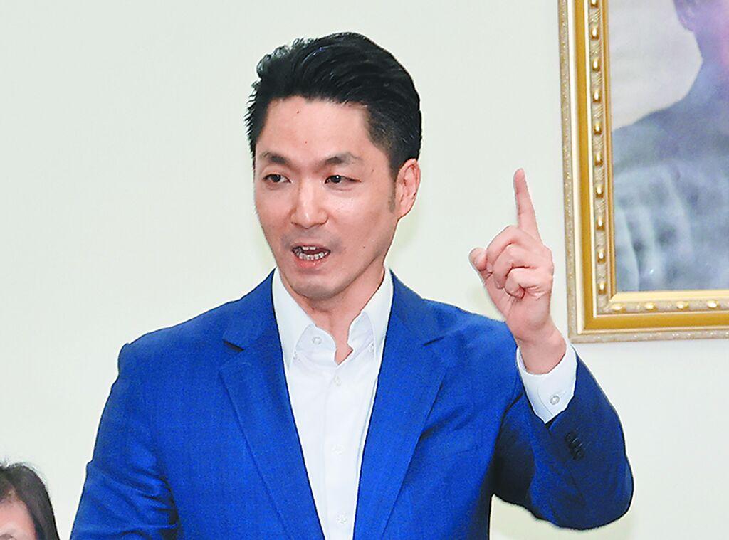绿营炮火猛轰蒋万安游淑慧不忍了点名颜若芳“够格吗？”台北市长蒋万安昨天到市议