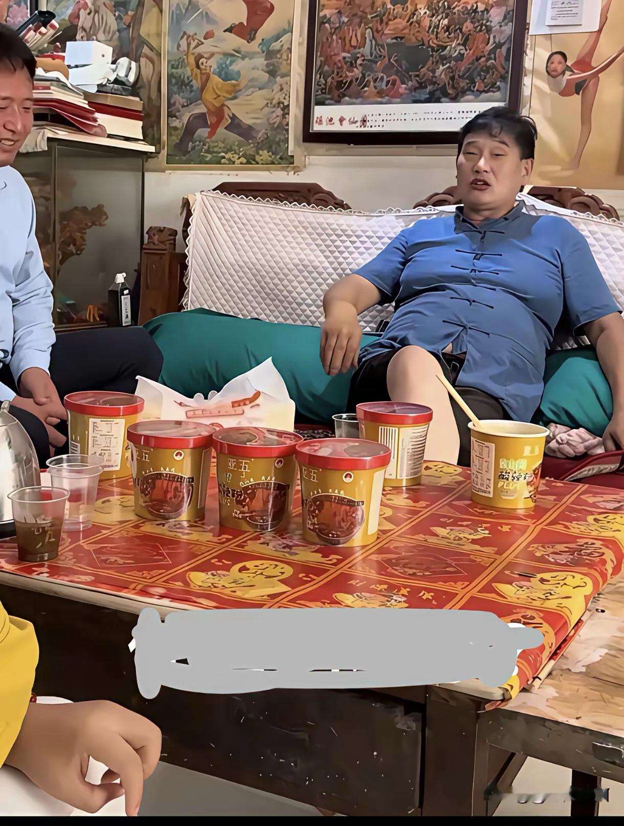 我要是原来饭都吃不饱，现在一年赚千万，我比他还拽