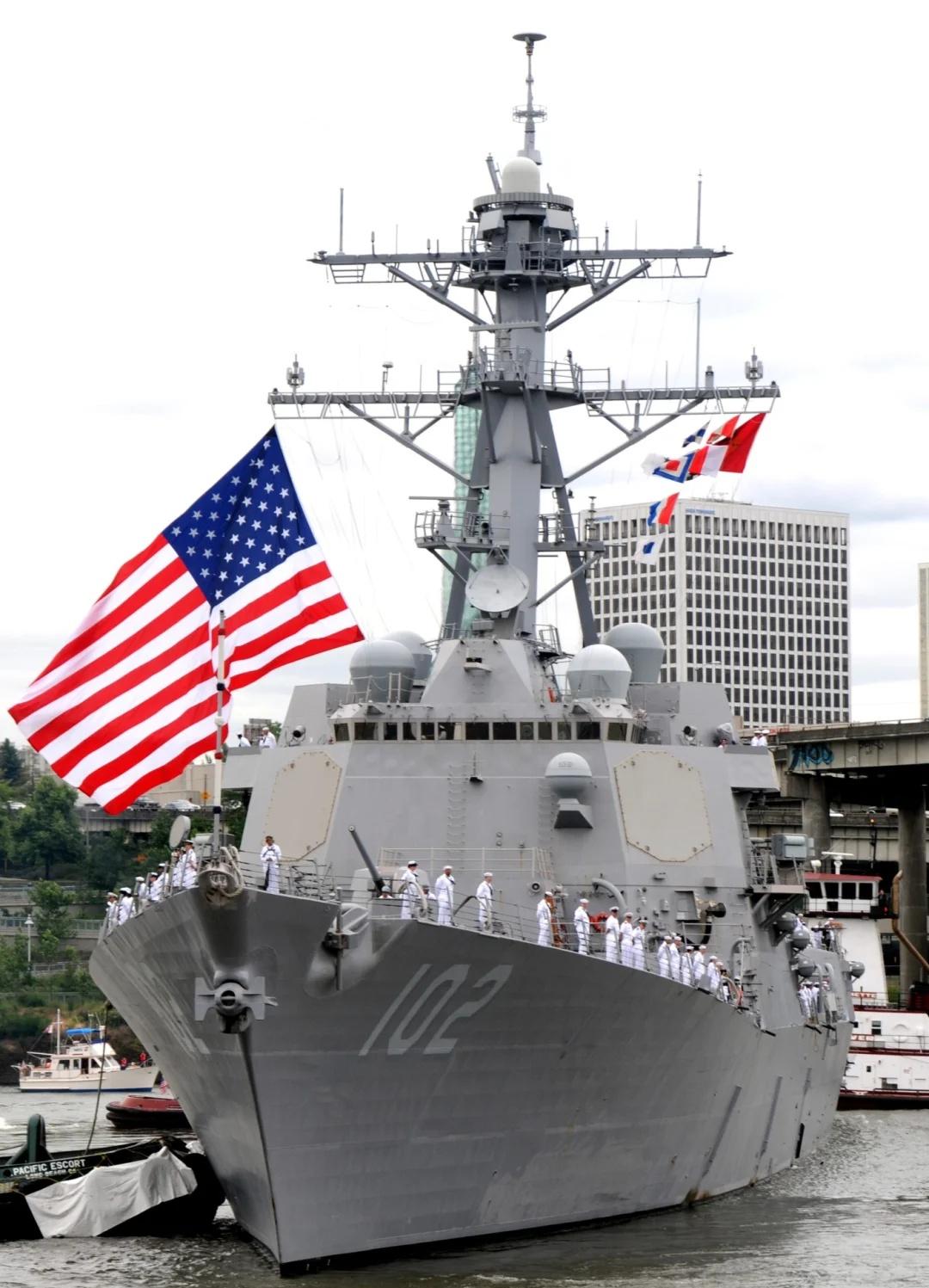 由位于缅因州的通用动力巴斯钢铁造船厂为美国海军建造的伯克级导弹驱逐舰第52艘“桑