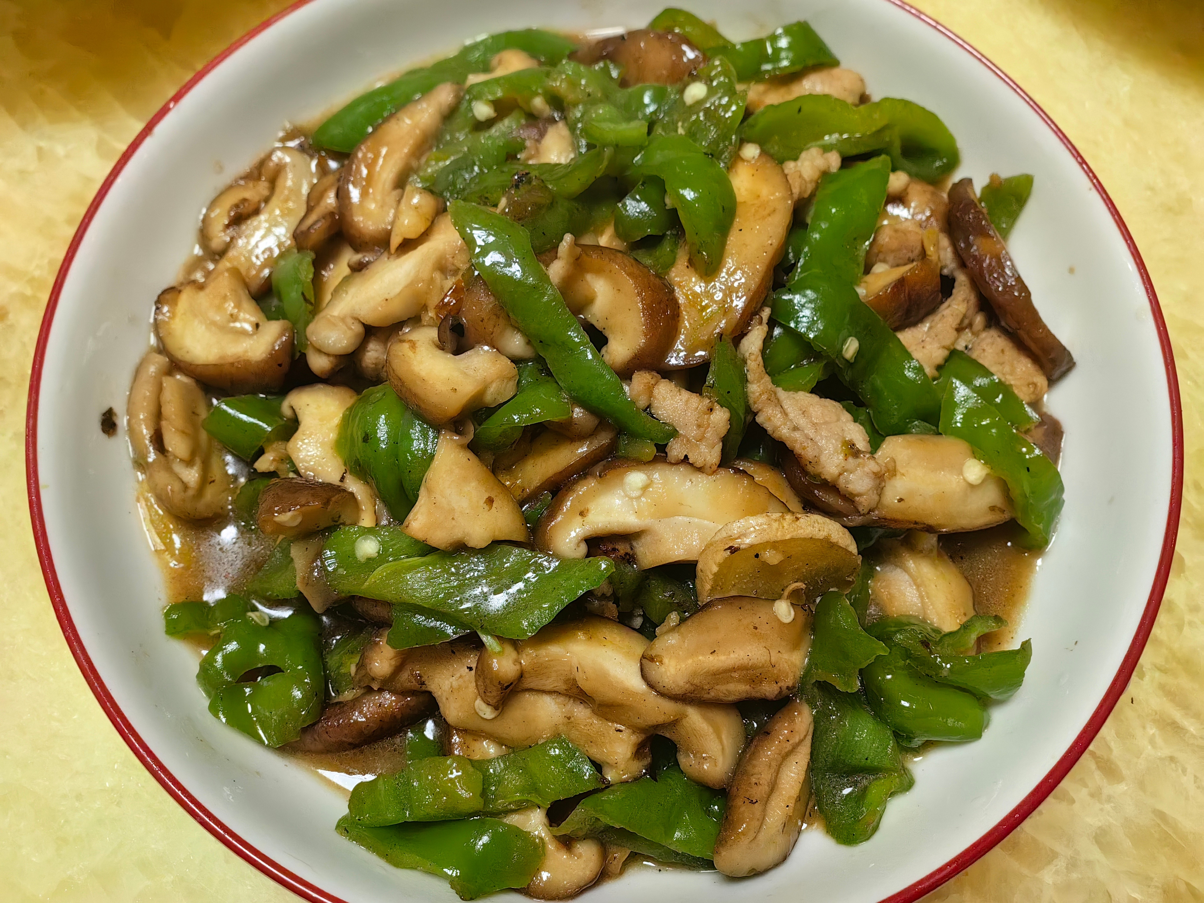 家常菜油蛤炒苦瓜，卤梅花肉，香菇炒螺丝椒。鱼。