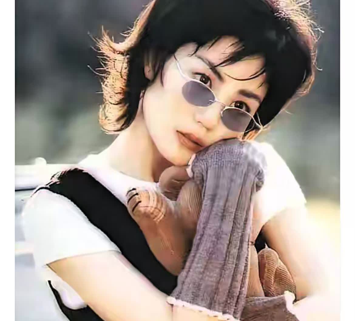 王菲不想和前夫李亚鹏扯上任何关系了，因为她有点儿累了。王菲是一个很少发声的人，这