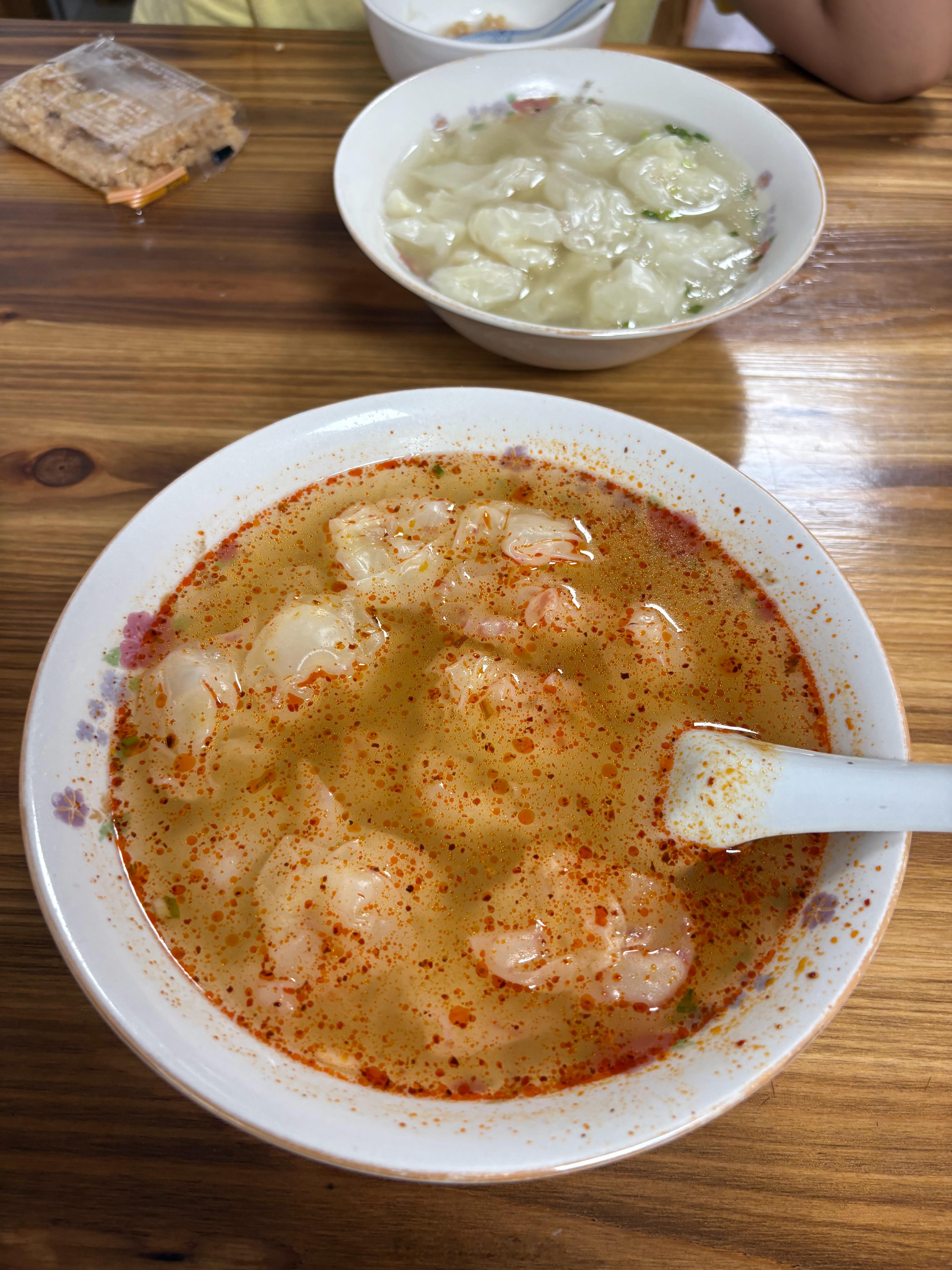 今儿在外面忙了一天没做饭早上吃了一碗馄饨俩鸡蛋中午吃了滨寿司晚上不吃了