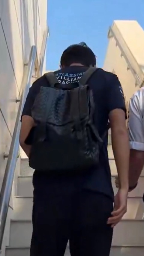 竹马这周居然还背了同款包啊😳2025F1卡塔尔大奖赛