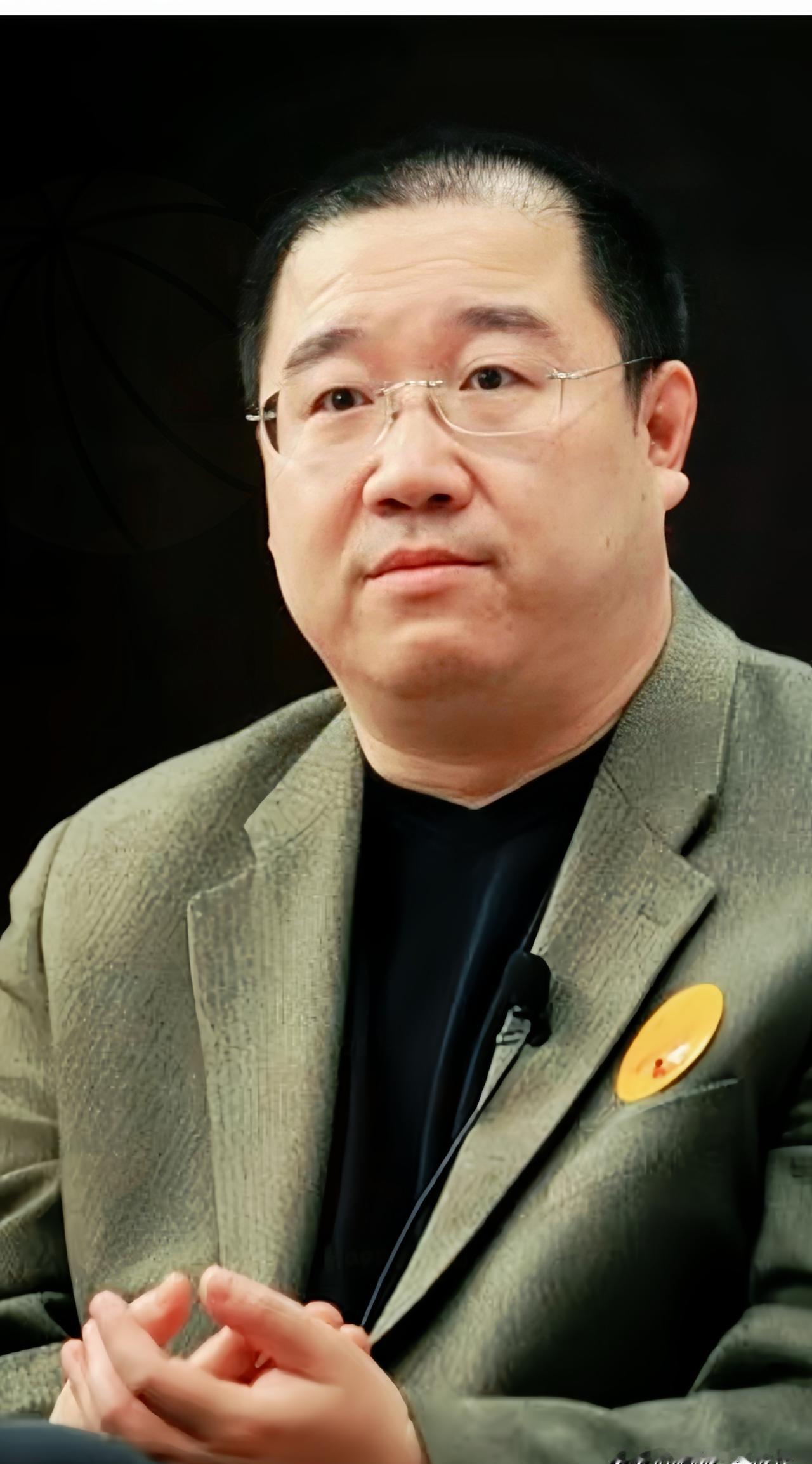 英达在孙子直播间公开要求改姓，这句“认祖归宗”背后，藏着多少迟到的父爱。巴图直