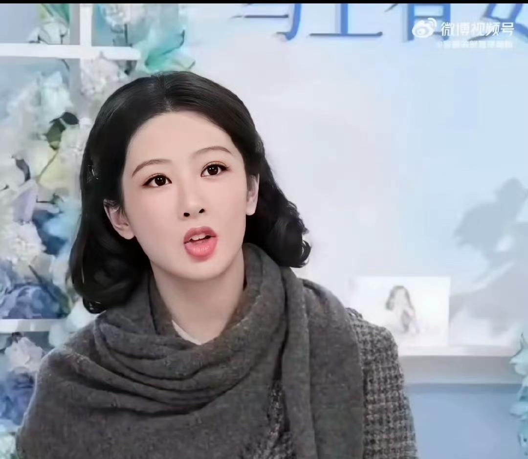 杨紫又凭一句话炸上热搜了，这次不是靠新剧，全凭六个字。直播里被主持人问到“怎么