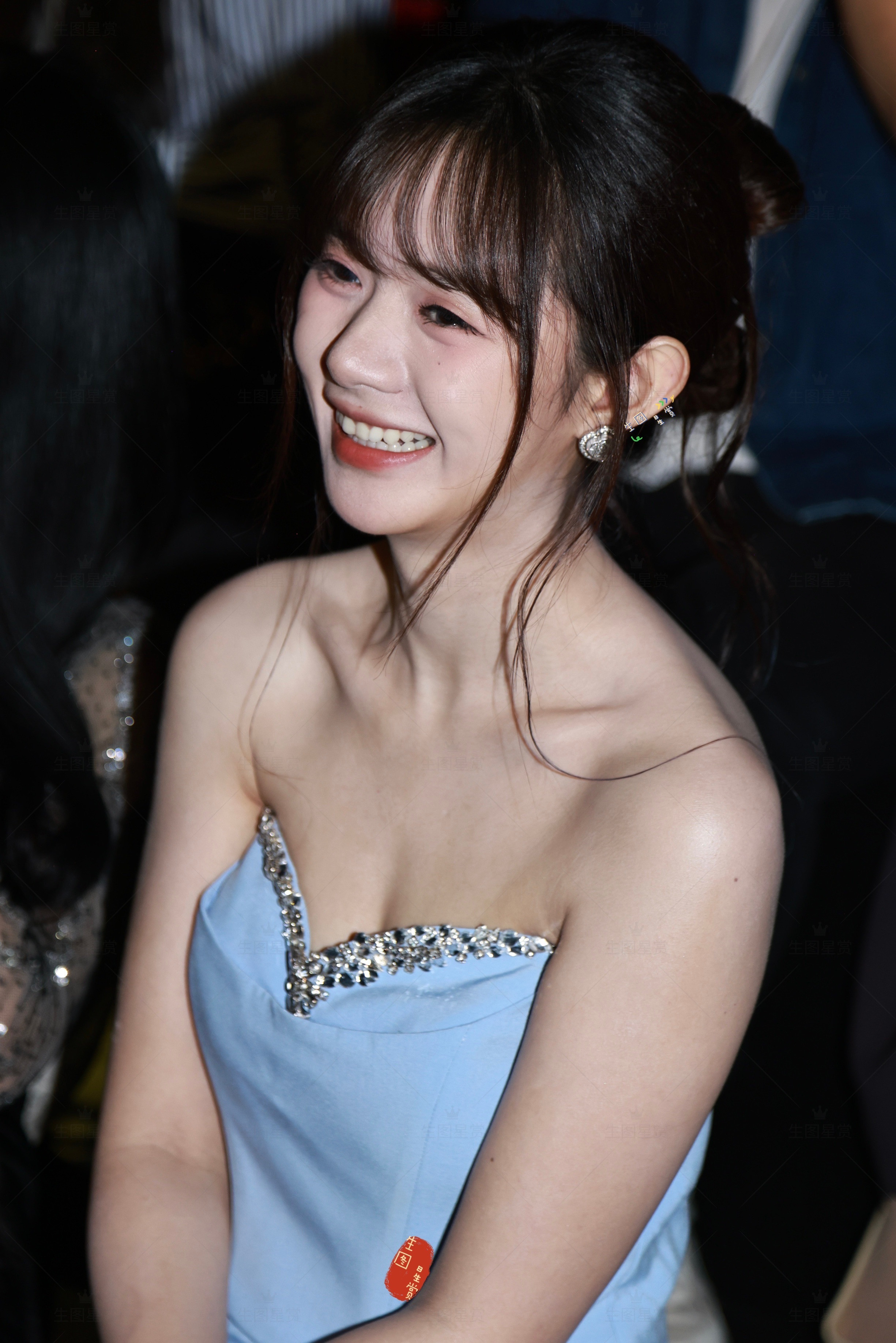 姜杉看秀拍了拍，蓝调小仙女💙261014上海时装周秀场生图​​​
