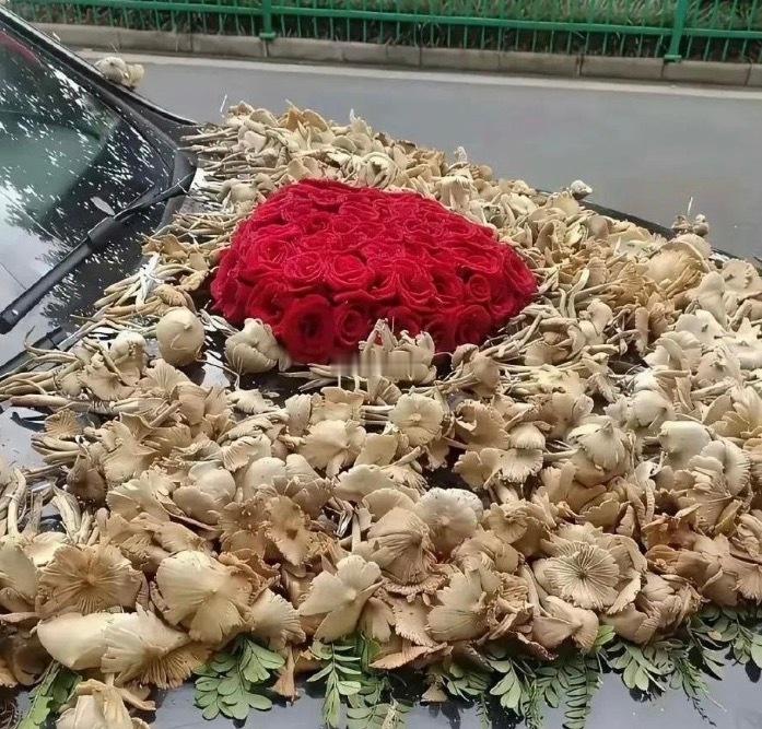 婚车上的一幕，不得不说，惊呆了啊。