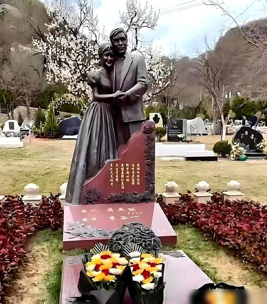 丈夫走了，李谷一没办一个像样的仪式。转身，她在湖南安化的山里，给自己也留好了