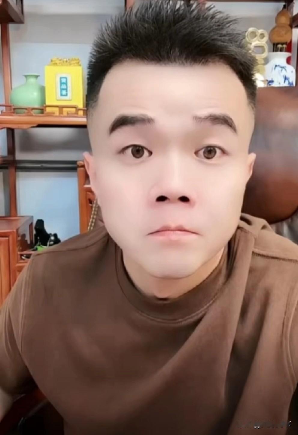 小胖力挺反诈老陈：哪怕他现在是主播，但最起码比互联网这帮主播有底线有分寸！
