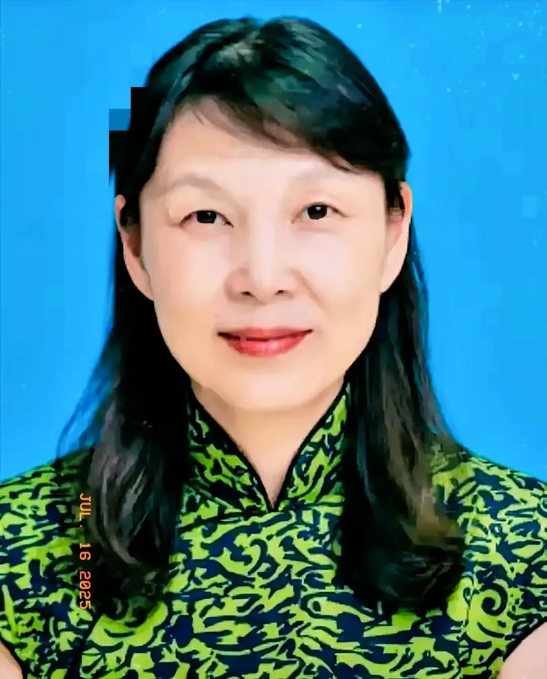 杜建英因三角眼被指像于华英且不及原配，网友称以长相贴标签不公平，内在更重要。杜