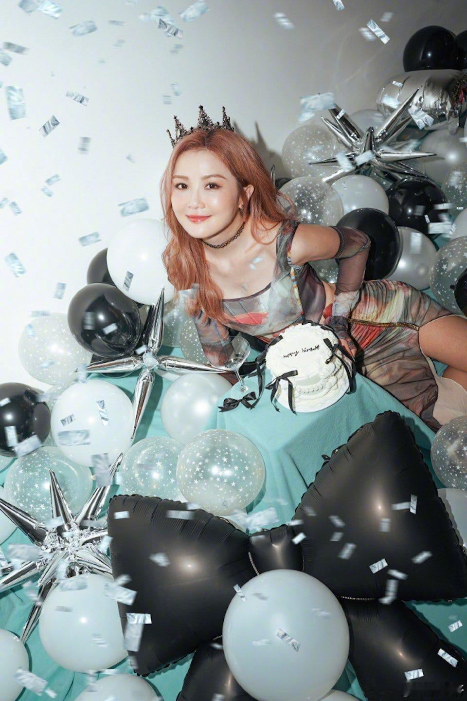 蔡卓妍（阿Sa)今（22日）迎來43歲生日，壽星女一踏入這個重要時刻時，就在社交