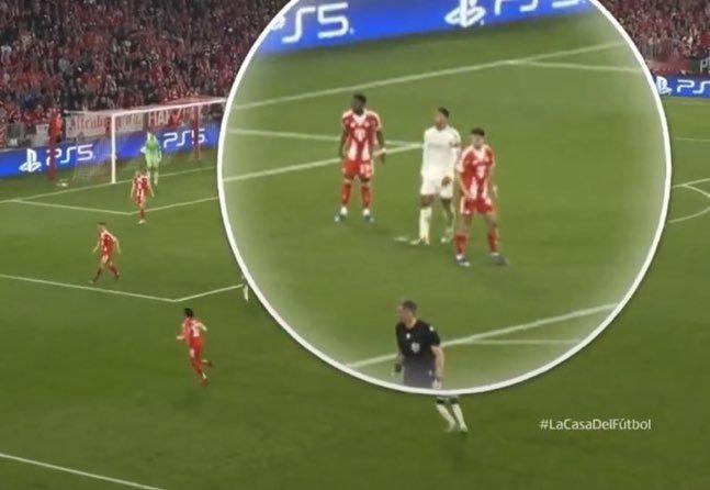 欧冠欧冠1/4决赛，皇马被拜仁淘汰出局。赛后，阿斯报援引转播方的现场直击视频表示