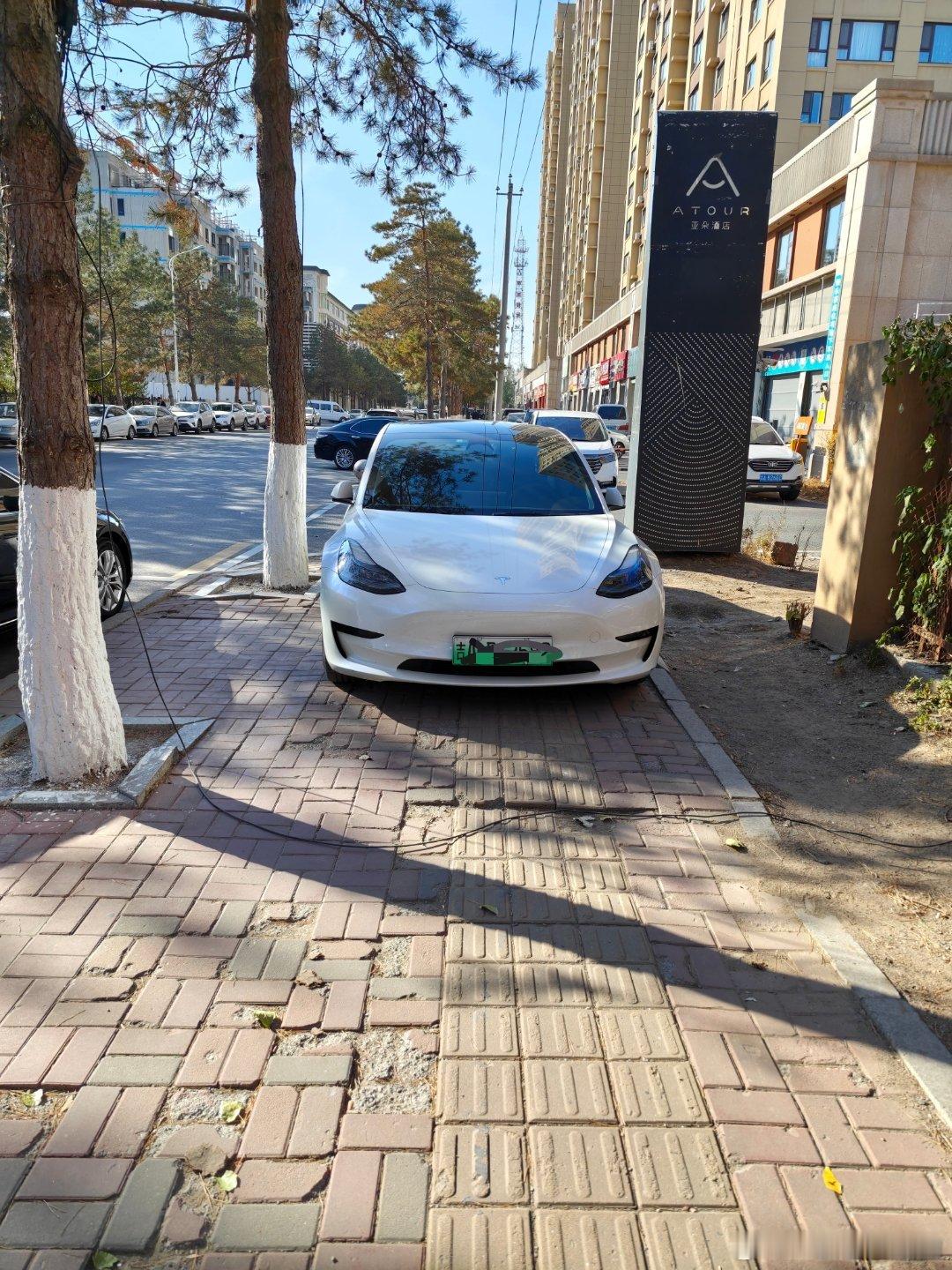 非要这么停车？​​​