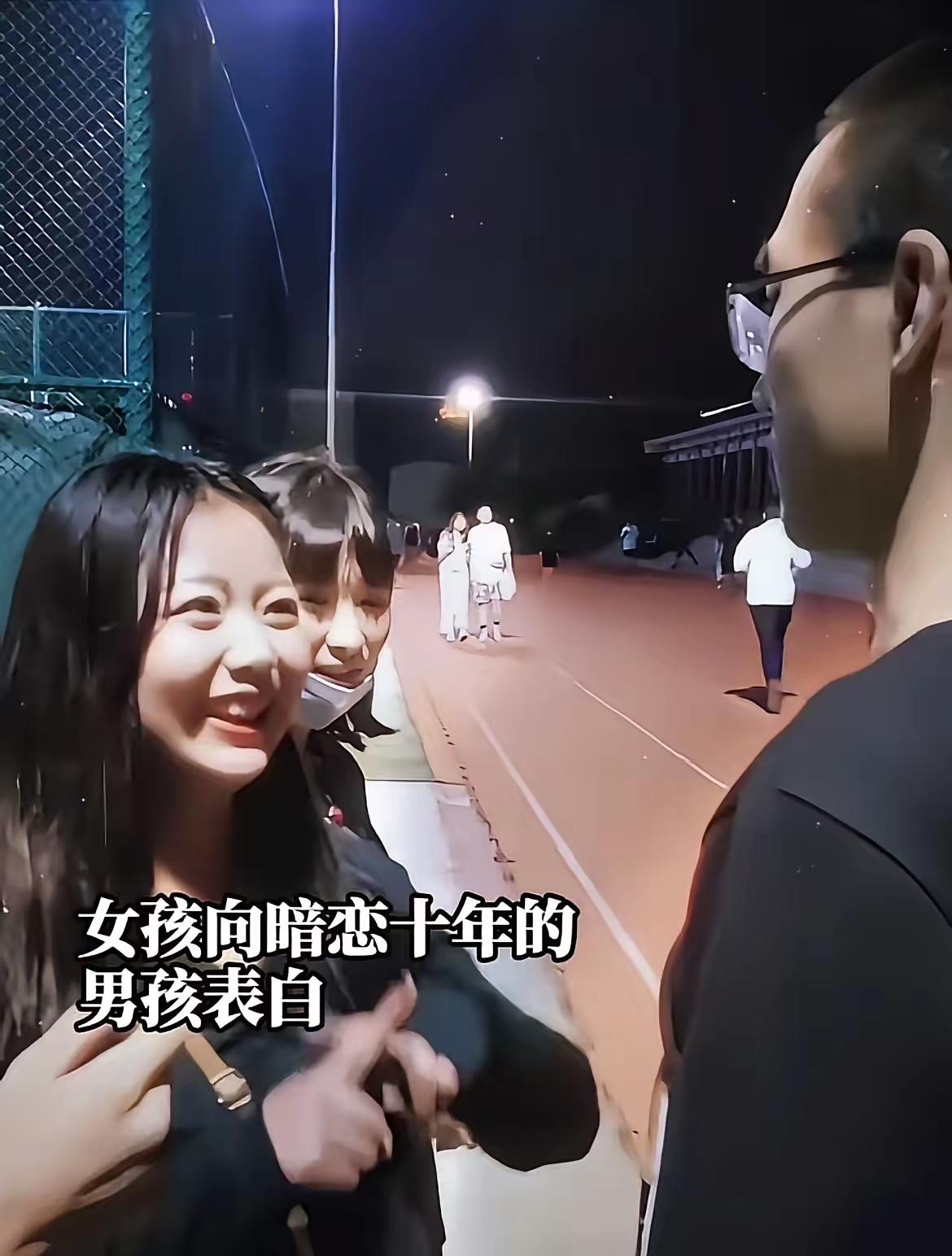 10年暗恋终告白！女孩含泪说出“我配不上你”，全网泪目：这才是最勇敢的爱！在
