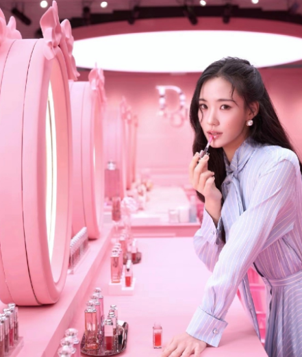 Lily是美新二代，小S的二女儿真的很有自己的辨识度，感觉可以媲美台湾林志玲。