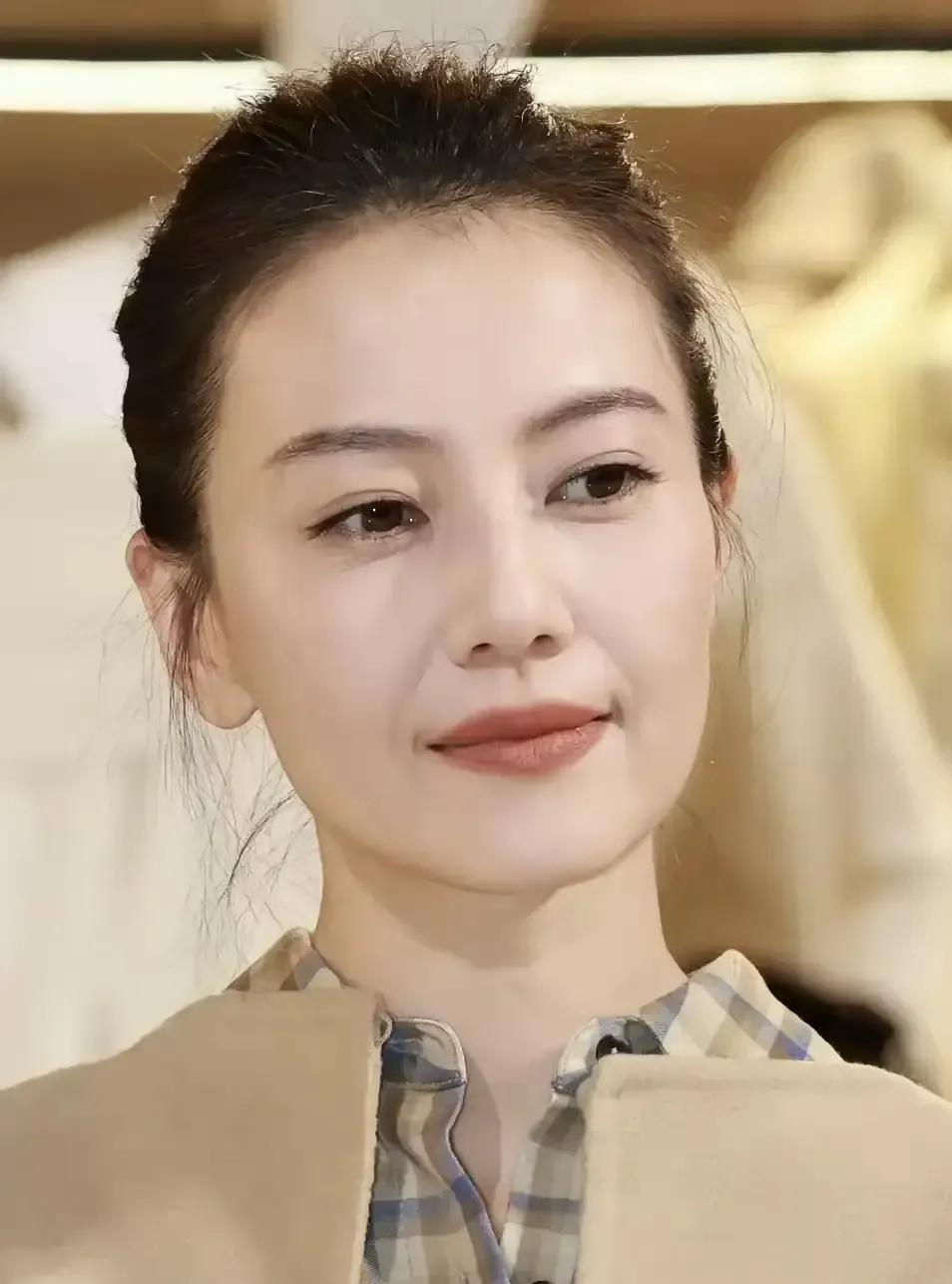 向太直播里一句“高圆圆票房好演技一般”把我看乐了。她边说边掰手指数票房，好像票