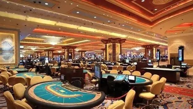 澳门有趣的地方在于：如果你在赌场赢了2000万，想要转身离开，当然可以，但是在离