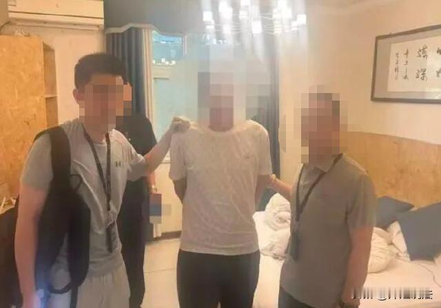浙江杭州，男子谈恋爱了，对象是个清纯的小甜妹，男子恋爱脑将女友宠的不行，只不过二