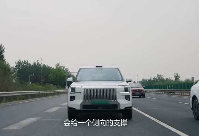 内娱最懂车的人出现了韩东君这条Vlog看下来，基本不像探班，更像极氪9X真实长测