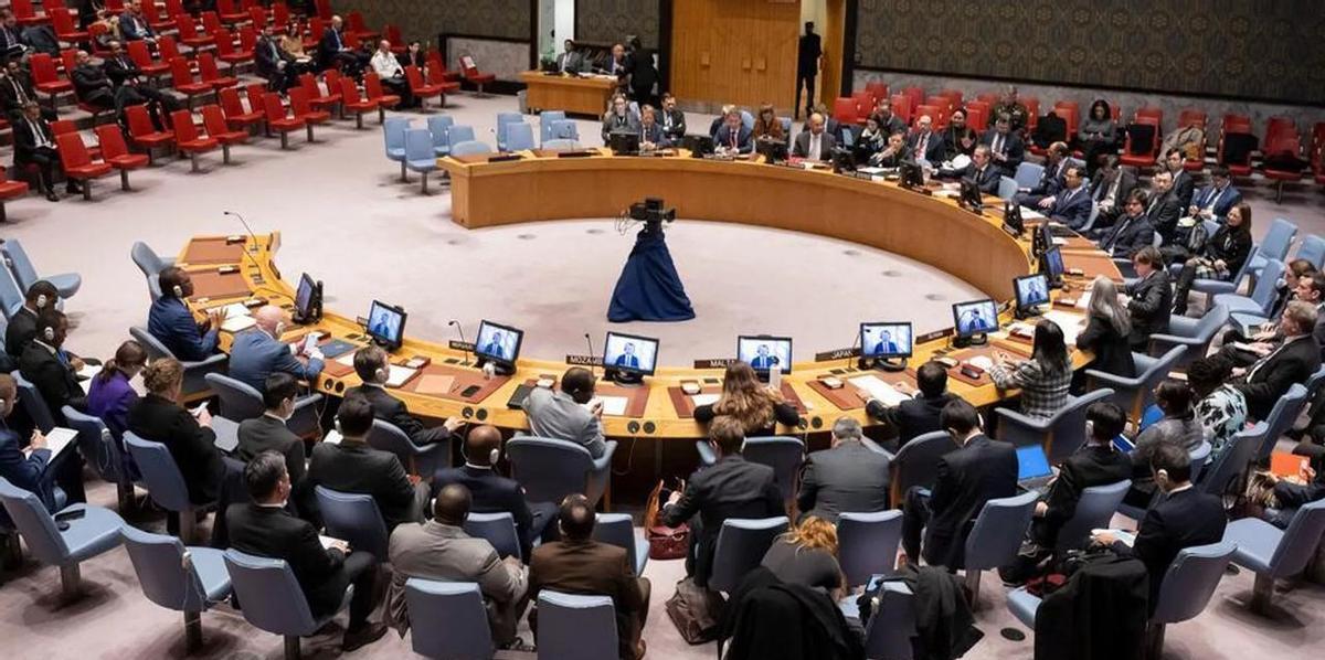 佩特罗那句“联合国不该在纽约”，不是喊口号，是敲门声。美国欠了37亿美金，还不
