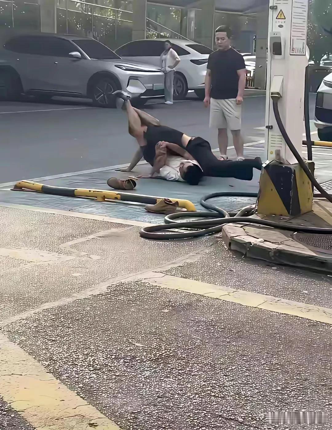 开电动车跑长途的人智商相当高！出现的问题那就是统统没想到。估计这是智商相当高的人