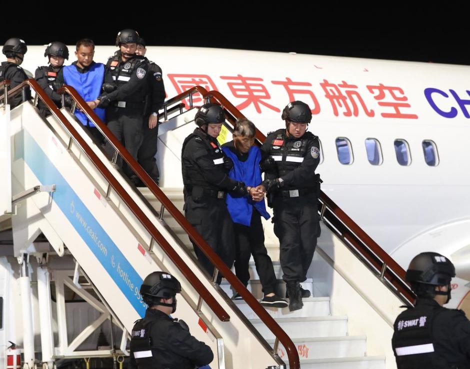缅北那四大家族，搞电诈搞得风生水起。动不动就绑人杀人，甚至还整出个"杀人祭天"