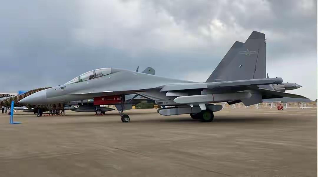 歼-16D为啥能吊打F-22、F-35和咆哮者？电磁战里它是真王者歼-16