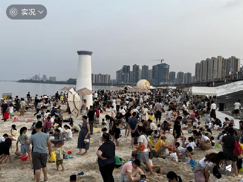 佛山都有海滩了，佛山的马尔代夫！佛山居然藏了片“海滩”？人造沙粒、网红灯塔