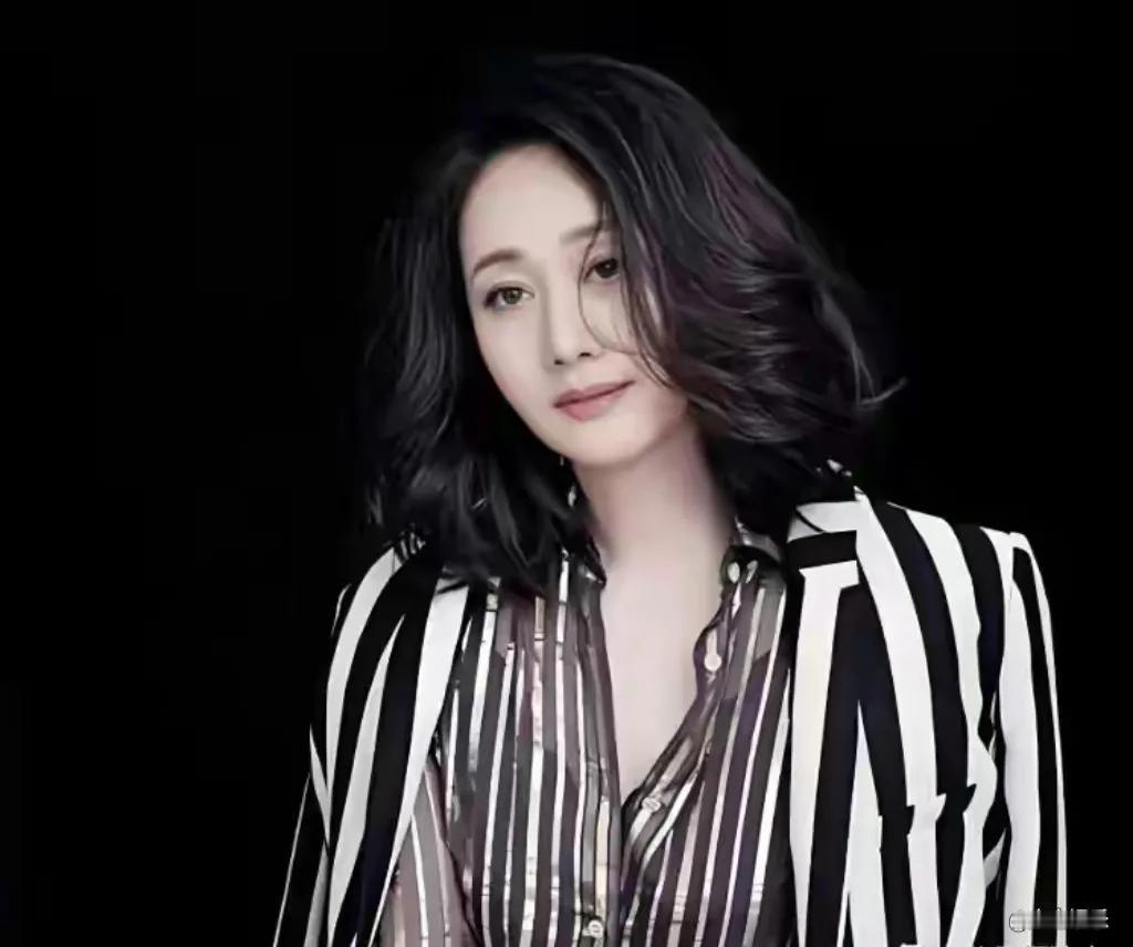 1997年，赵丽娟被琼瑶以“女二号戏份”的承诺忽悠出演《还珠格格》令妃一角，实际