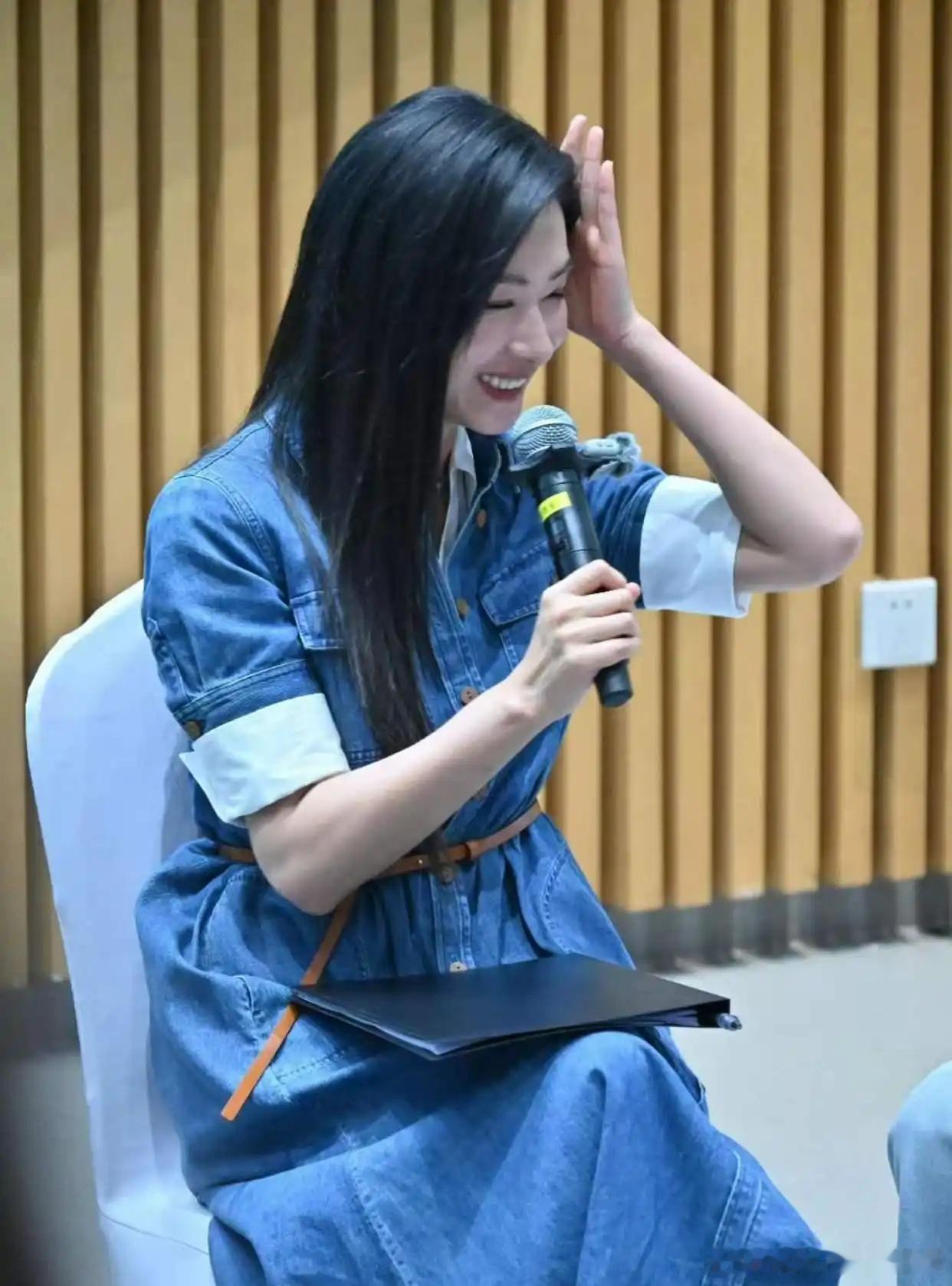 万茜这个角度一出来，腿部比例真的很难不注意