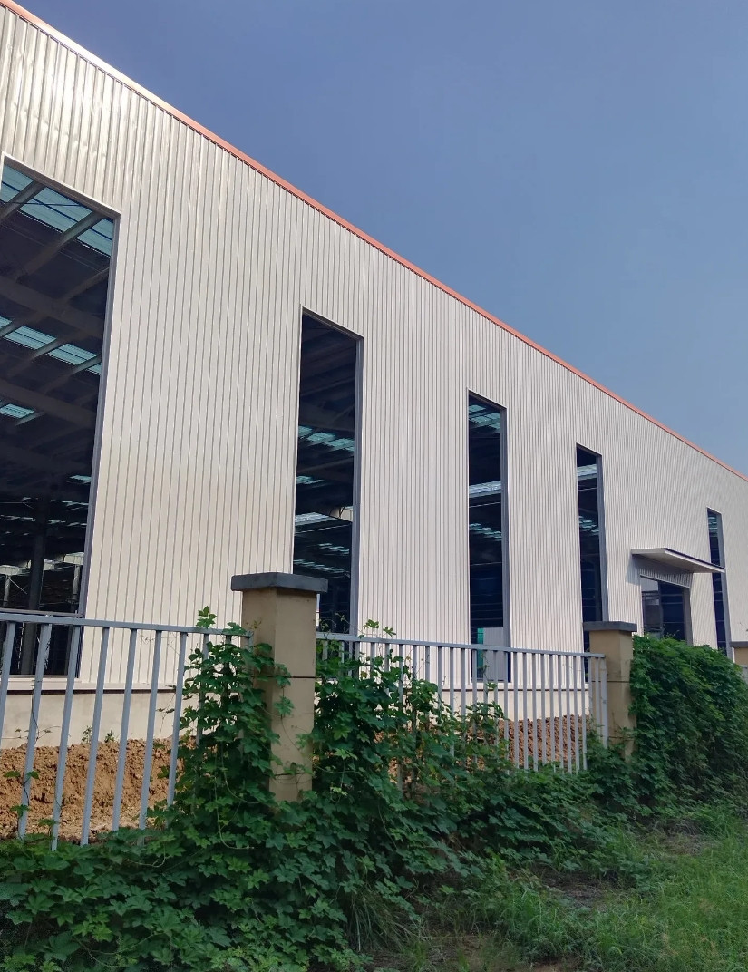 知道现在什么最挣钱吗？不是开工厂，而是出租工厂。找一块地，建个厂房，然后出租，费