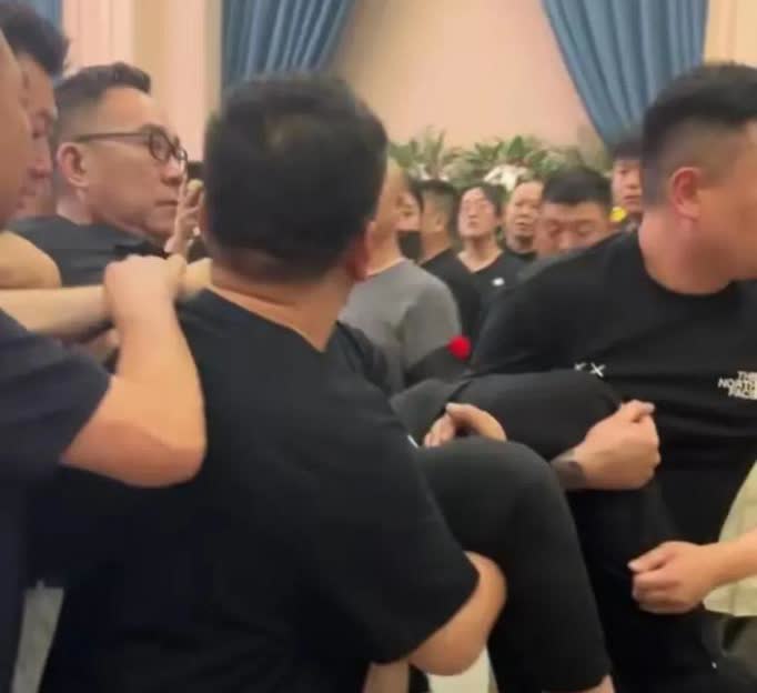 突然有点懂杨少华了，杨议哪哪都很好，但是有一个缺点是要不得的，那就是能力