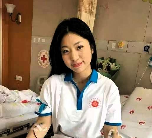 杭州21岁女孩在一家公司实习，突然向老板请假十天，老板怒气冲冲的问：“请这么多天