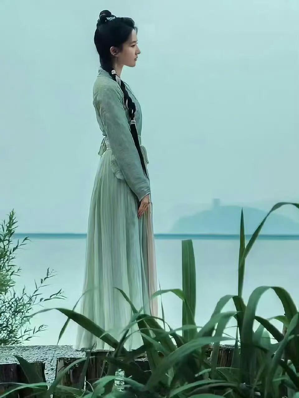 刘亦菲赵盼儿就这些剧照的仪态就赢麻了​​​