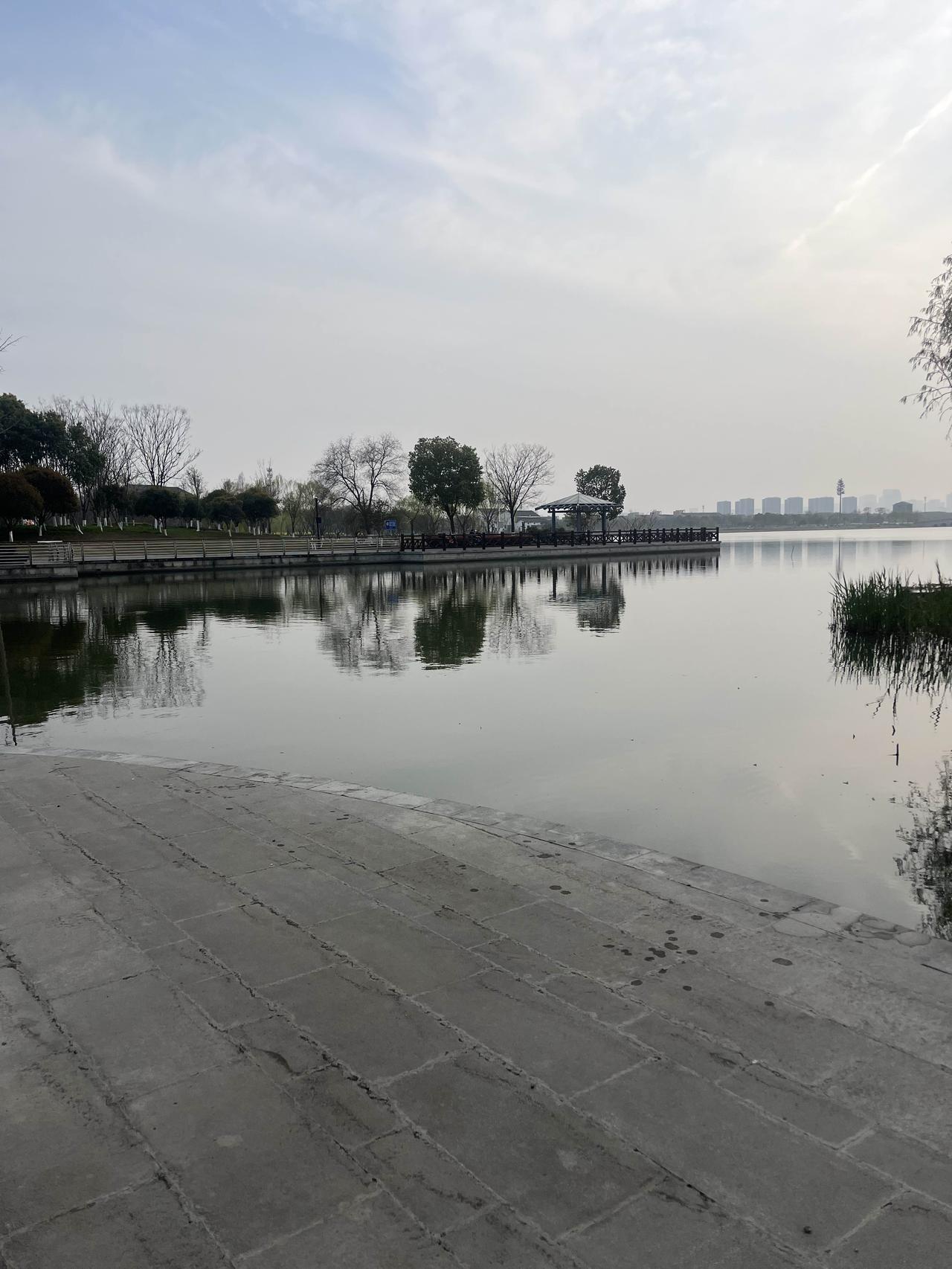 养生没那么复杂，人老了身体的不舒服，多半是心里堵了车。你以为是肝不好，其实是