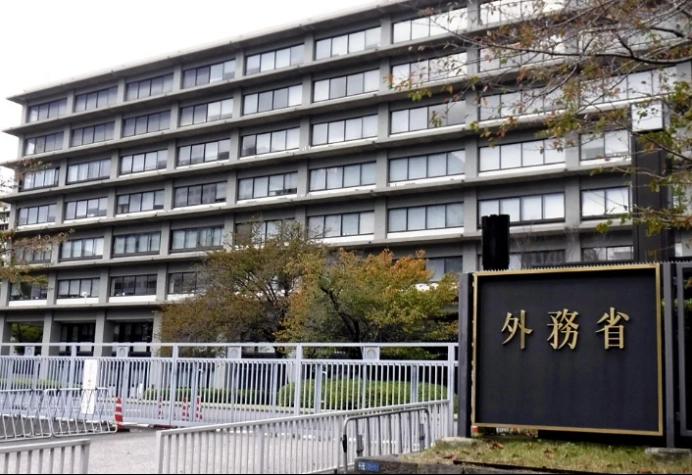 日本喊话伊朗，要求伊朗释放被扣押的两名日本公民。据日本外务省消息，日本外务大臣茂