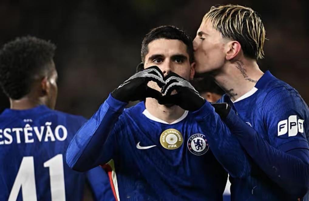 这比赛数据真是难得一见！切尔西4-0完胜赫尔城，晋级足总杯下一轮，踢前腰的佩德罗