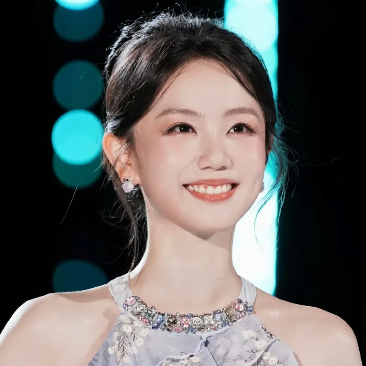 许嵩和冯禧结婚不惊讶，冯禧小许嵩14岁也不惊讶，真正让人惊讶的是，冯禧可不是什么