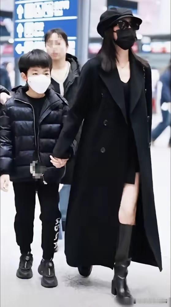 说实话，我之前并不太喜欢陈妍希，但看到她送儿子去北京和爷爷奶奶团圆过春节上，引发