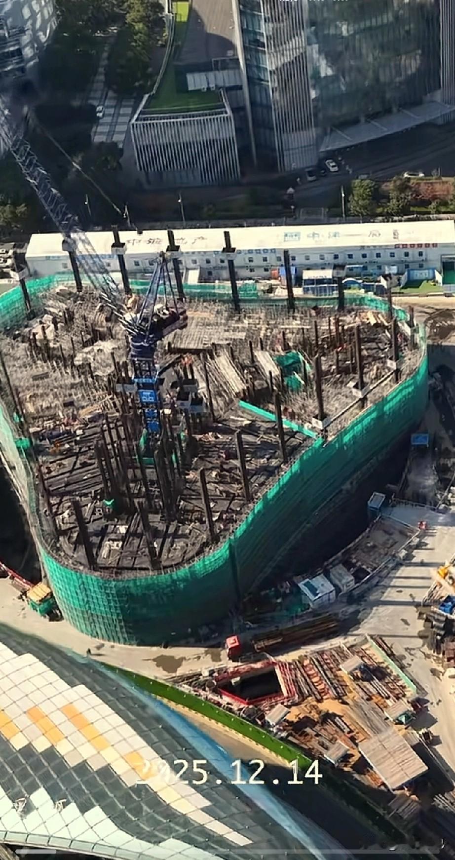 我是这没想到，现在这行情，全国各城市摩天大楼烂尾，苏州中海超塔竟然在建。旁边的